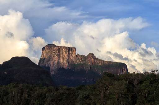 Find Features - Buildings in Camani - Venezuela (1) HOT