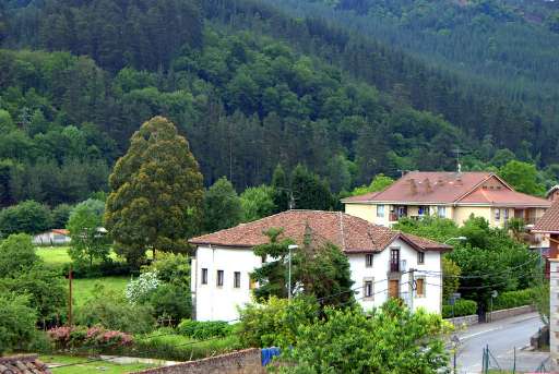 Find Features - Find - Buildings in Luyando District - Peru (1) HOT