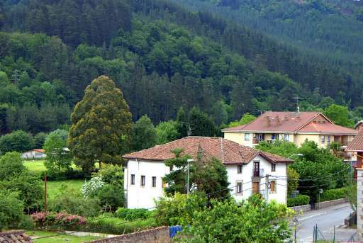 Find Features - Find - Buildings in Luyando District - Peru (2) HOT