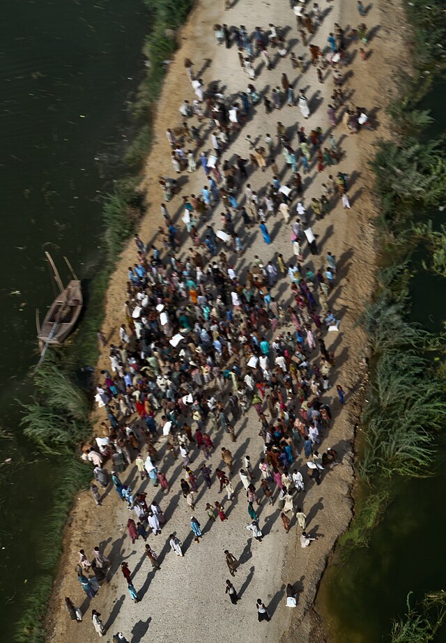 Find Features - Find Buildings - Flood Response Phandar - Pakistan (3) HOT